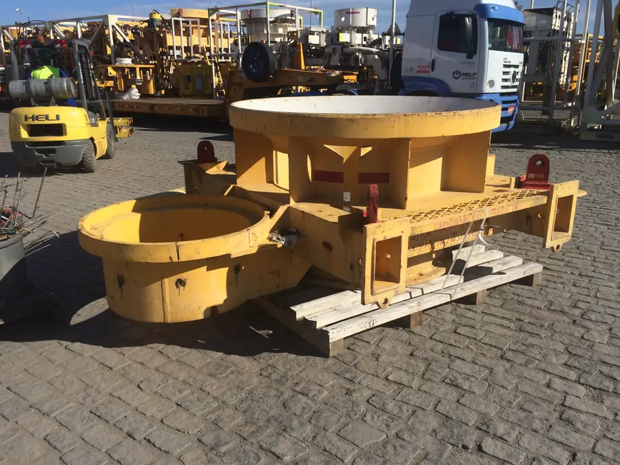 Wellhead (Christmas tree) assembly